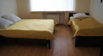 Фото номера Семейный номер эконом-класса  Гостиница Alyans Guest House г. Великий Новгород 5