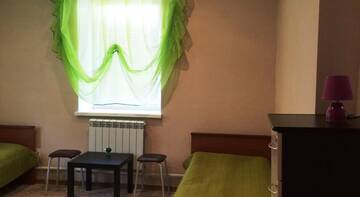 Фото номера Двухместный номер с 2 отдельными кроватями и дополнительной кроватью Гостиница Jam Hostel Великий Новгород г. Великий Новгород 4