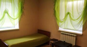 Фото номера Двухместный номер с 2 отдельными кроватями и дополнительной кроватью Гостиница Jam Hostel Великий Новгород г. Великий Новгород 3