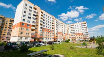 Фото номера Четырёхместный номер с отдельной ванной комнатой Апартаменты Квартиранов на Завокзальной г. Великий Новгород 13