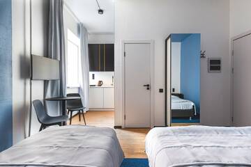 Фото номера Трехместный номер с кухней Гостиница Greenfeel Novgorod г. Великий Новгород 3
