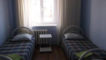 Фото номера Двухместный номер с 2 отдельными кроватями и общей ванной комнатой Гостиница Хостел Круиз - Большая Ель г. Великий Новгород 2